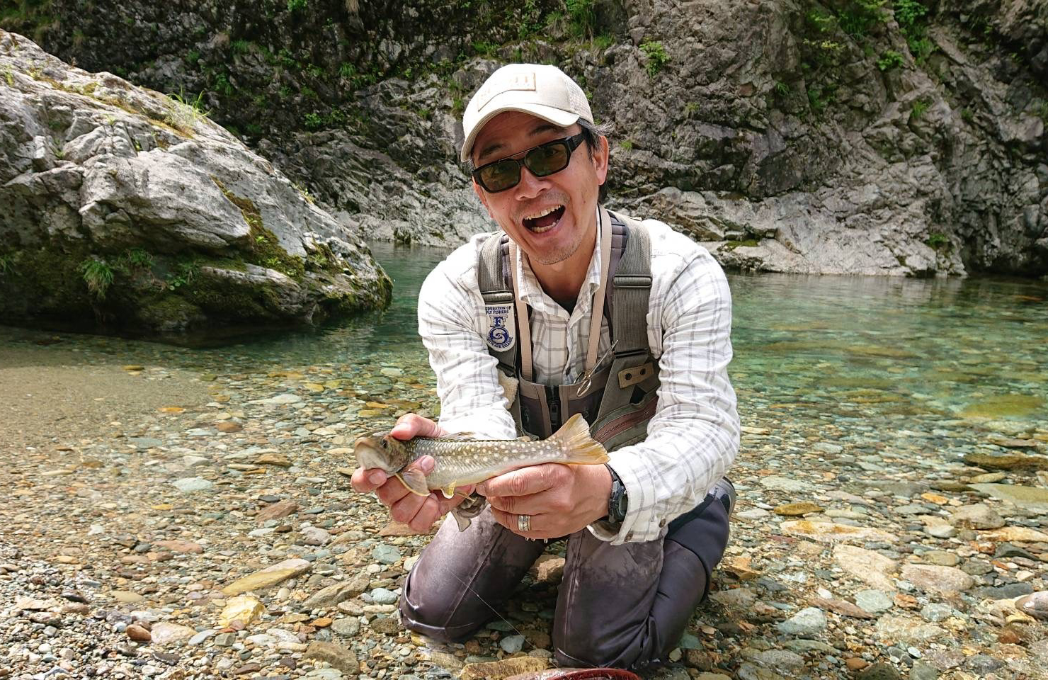 訳者の東知憲氏の顔写真